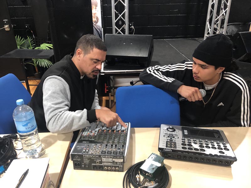 Mentor Dave Atai works at a table with a rangatahi